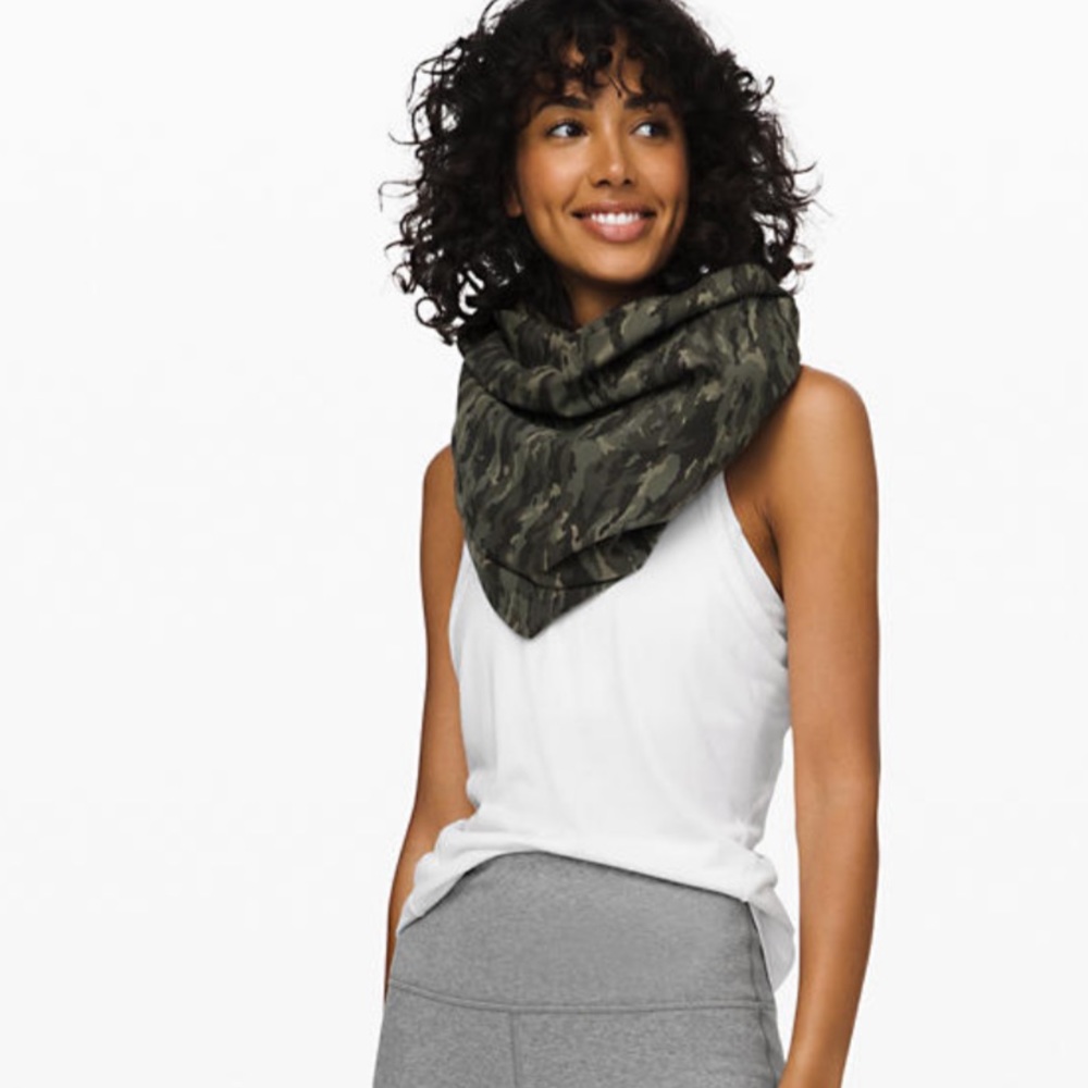 🎁Lululemon Vinyassa Scarf-Evergreen Camo/Green🎁 - Picture 4 of 13
